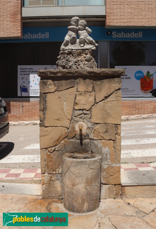 Sant Esteve Sesrovires - Font al costat de l'església