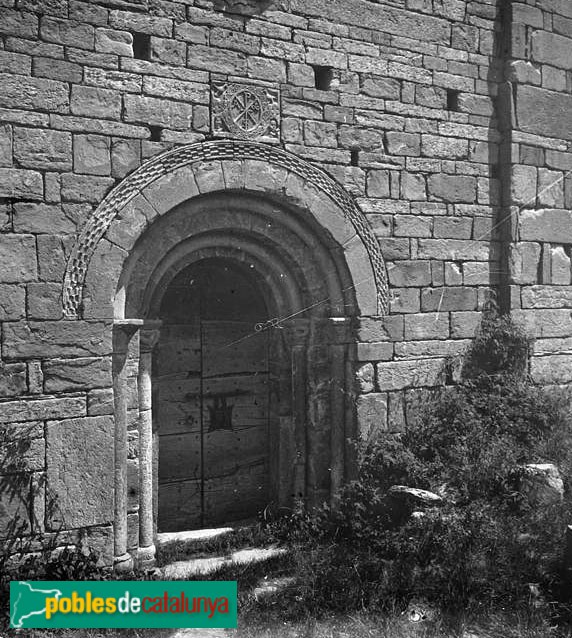 Cóll - Església de Santa Maria (Foto: <i>Josep Salvany -Fons Salvany, Biblioteca de Catalunya-</i>, 1920) Cóll - Església de Santa Maria