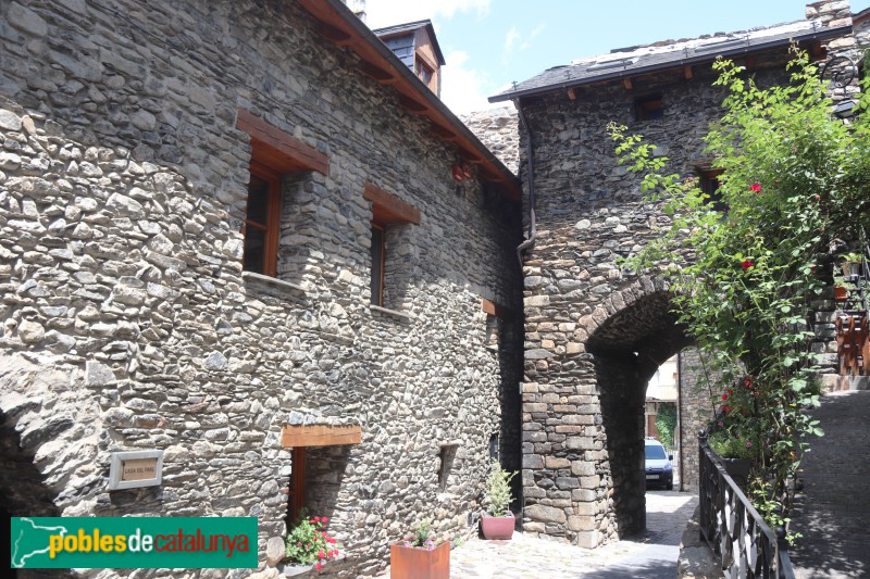 Boí - Porta de la muralla (Foto: Albert Esteves, 2023) Boí - Porta de la muralla