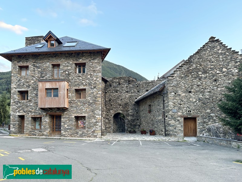 Boí - Porta de la muralla (Foto: Albert Esteves, 2023) Boí - Porta de la muralla