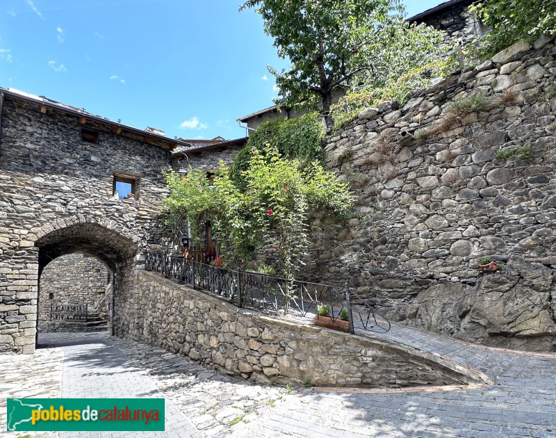 Boí - Porta de la muralla (Foto: Albert Esteves, 2023) Boí - Porta de la muralla
