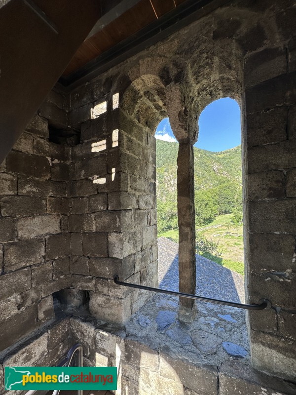 Erill la Vall - Església de Santa Eulàlia. Interior campanar