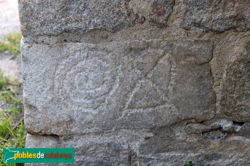 Erill la Vall - Església de Santa Eulàlia. Carreu amb dibuix