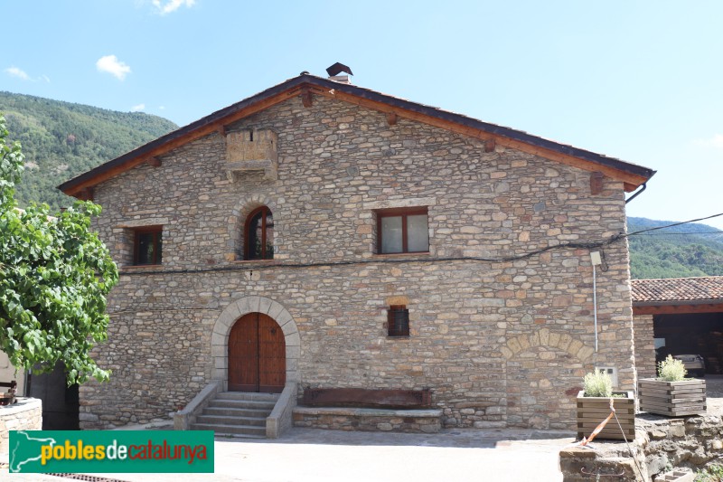 Llesp - Façana d'una casa a la plaça de Llesp