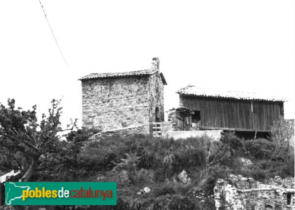 Capella de Sant Pere de Mas del Gras (Foto: <i> J.A. Corbella/ J. Salvadó -calaix.gencat.cat-</i>, 1985) Capella de Sant Pere de Mas del Gras