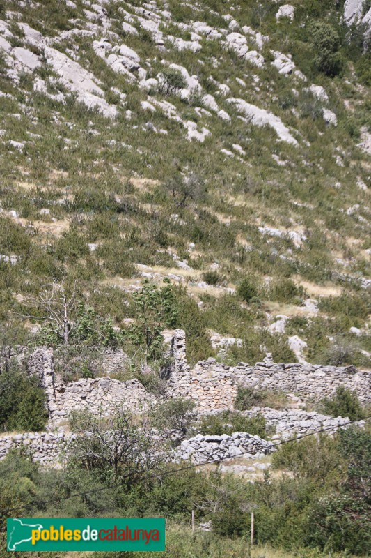 Corroncui. Cases enrunades del poble antic