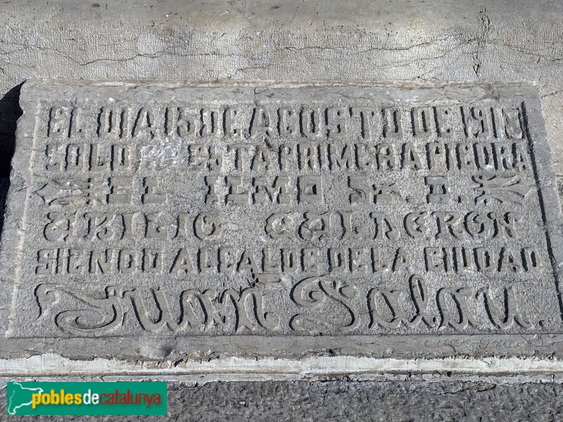 Amposta - Monument a l'alcalde Joan Palau