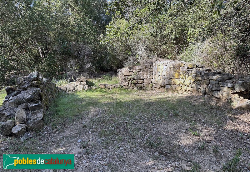 Vallgorguina - Restes de l'església de Sant Genís de Tapioles