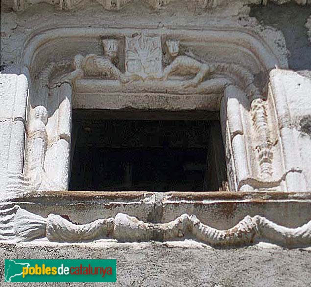 Castellbisbal - Can Campanyà. Finestra a la façana de l'edifici antic