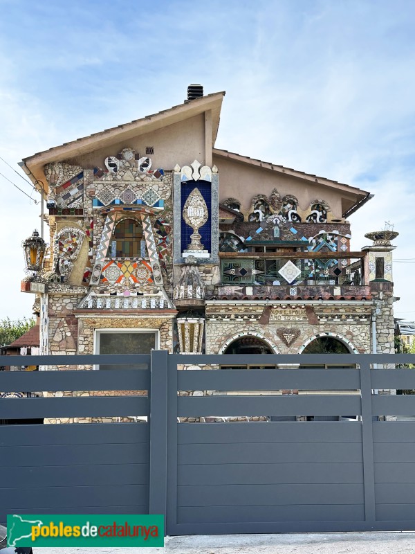 Santa Eulàlia de Ronçana - Casa al carrer Fonts del Llobregat