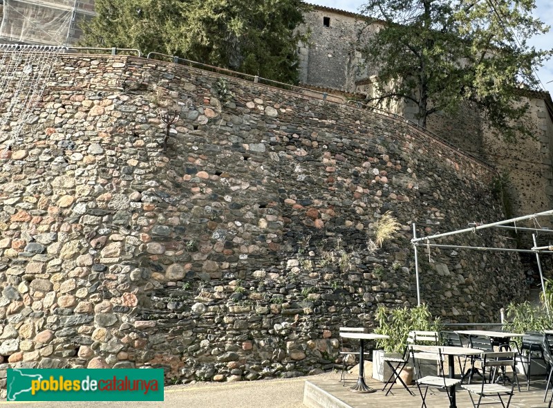 Sant Pere de Vilamajor - Muralla del recinte sobirà de la Força