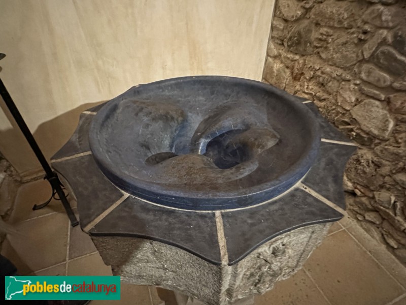 Església de Sant Pere de Vilamajor - Tapa de ceràmica del baptisteri (Glòria Auleda)