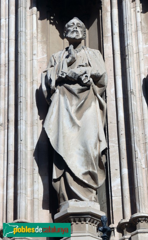 Vilafranca del Penedès - Basílica de Santa Maria. Portada. Sant Pere (Foto: Albert Esteves, 2023) Vilafranca del Penedès - Basílica de Santa Maria. Portada. Sant Pere
