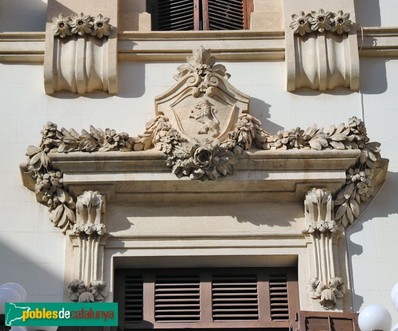 Vilafranca del Penedès - Casa de la Vila. Façana modernista