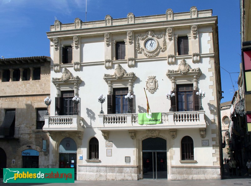 Vilafranca del Penedès - Casa de la Vila. Façana modernista