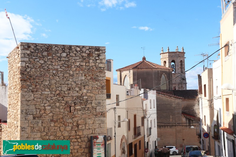 Alcanar - Torre del carrer Nou i església