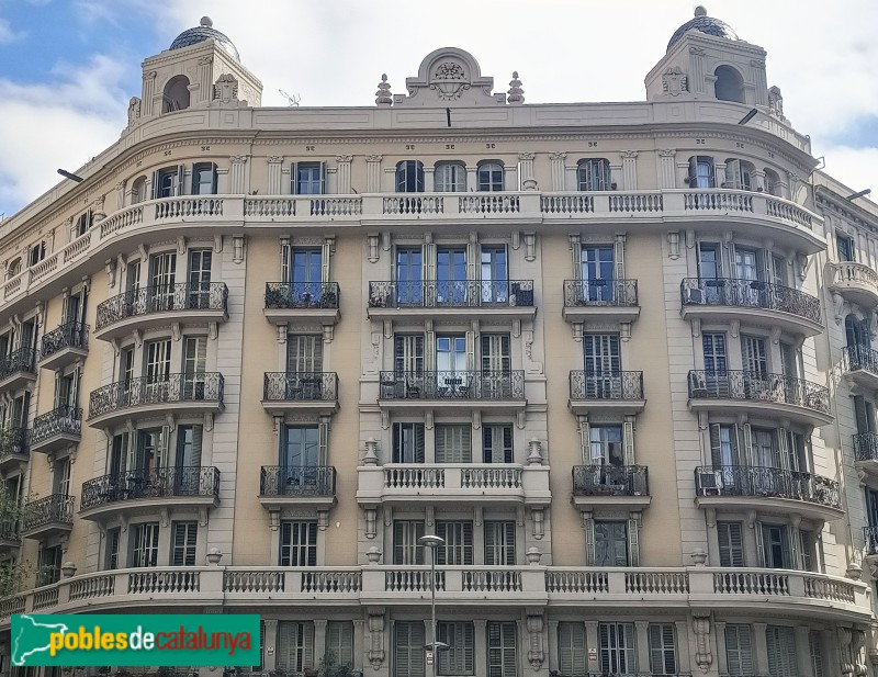 Barcelona - París, 150 / Casanova, 184