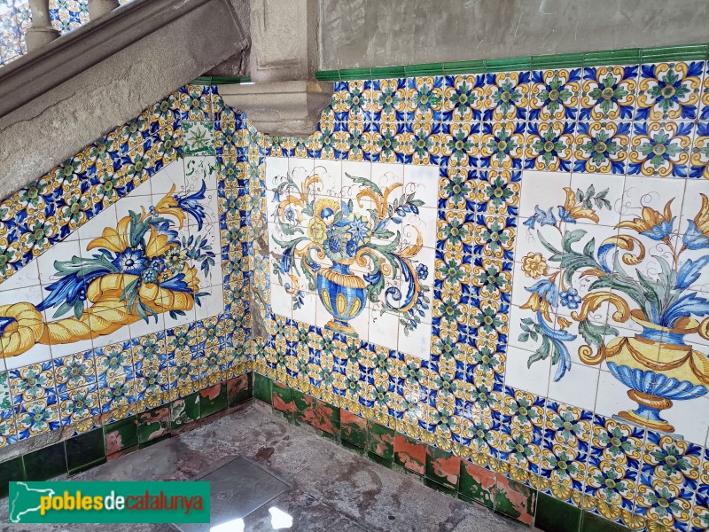 Barcelona - Casa de l'Ardiaca. Mosaics noucentistes