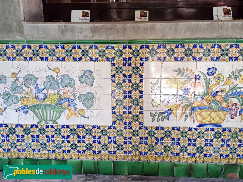 Barcelona - Casa de l'Ardiaca. Mosaics noucentistes