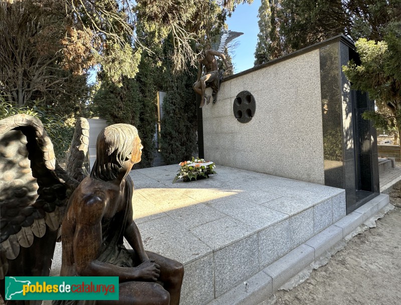 Vilafranca del Penedès - Cementiri. Panteó Massanell Bolet (Foto: Albert Esteves, 2024) Vilafranca del Penedès - Cementiri. Panteó Massanell Bolet