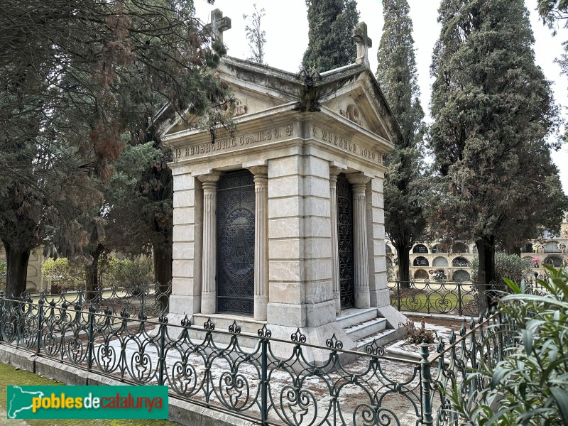 Vilafranca del Penedès - Cementiri. Panteó Miret Abad (Foto: Albert Esteves, 2024) Vilafranca del Penedès - Cementiri. Panteó Miret Abad