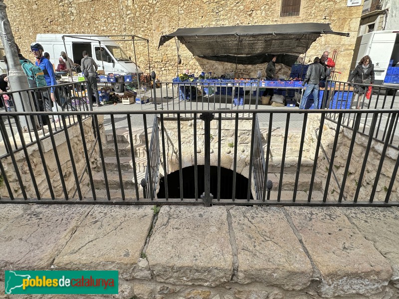 La Sénia - Font Vella de la plaça Major