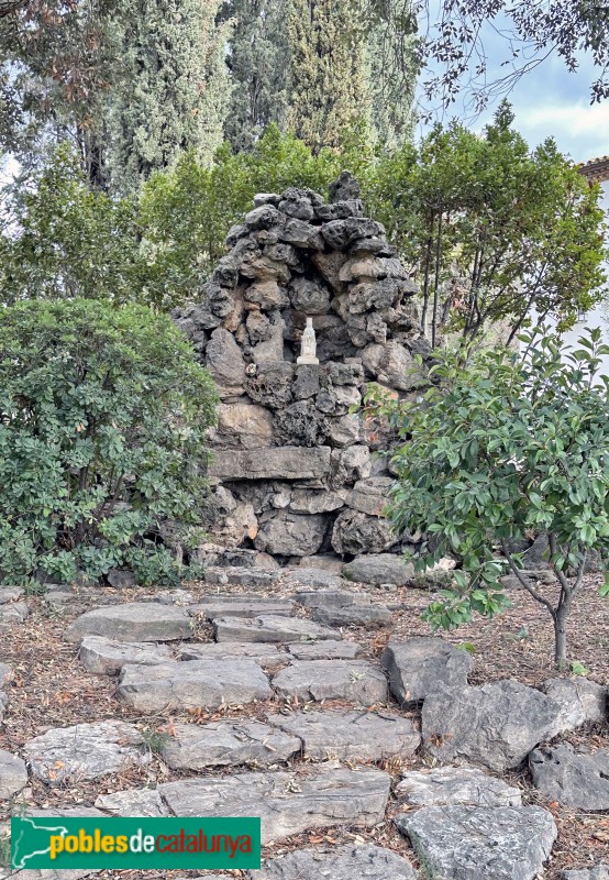 Lliçà de Vall - Les Torres de Santa Maria. Font modernista