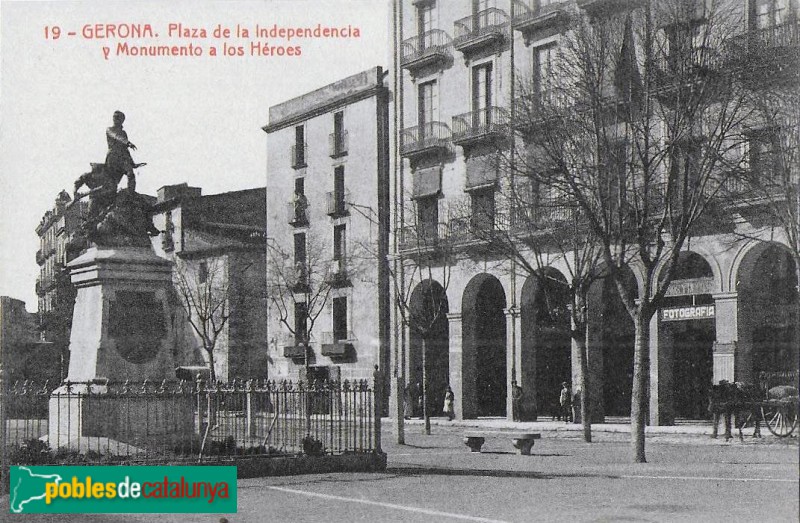 Girona - Plaça de la Independència. Postal antiga