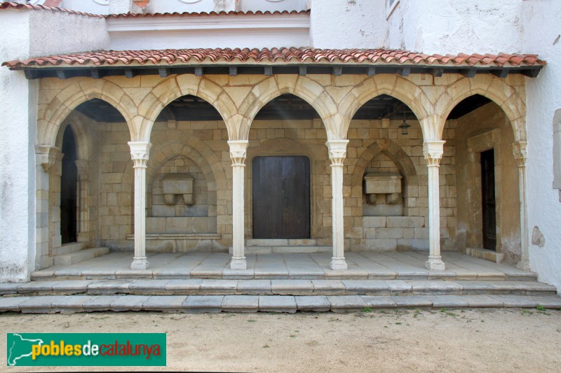 S'Agaró - Nostra Senyora de l´Esperança, arcades del convent de Sant Francesc de Girona (Foto: Albert Esteves, 2024) S'Agaró - Nostra Senyora de l´Esperança, arcades del convent de Sant Francesc de Girona