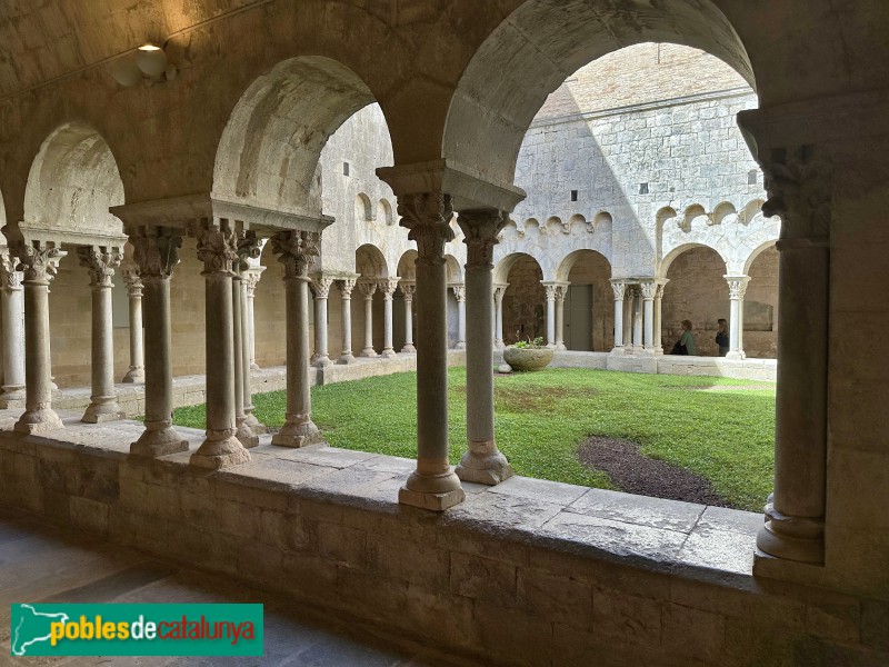 Girona - Sant Pere de Galligants. Claustre