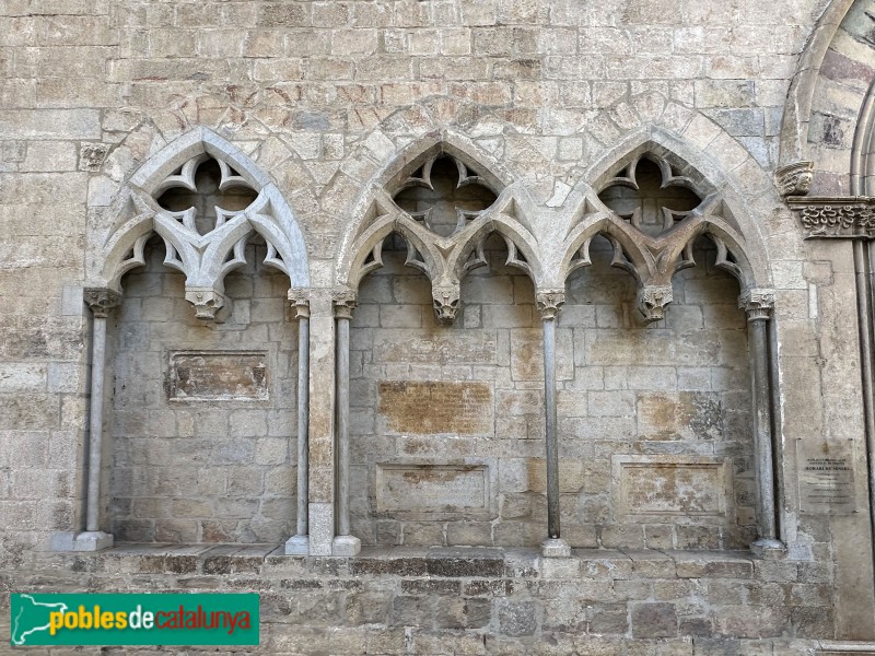 Girona - Església de Sant Feliu. Interior. Arcs de l'antic claustre