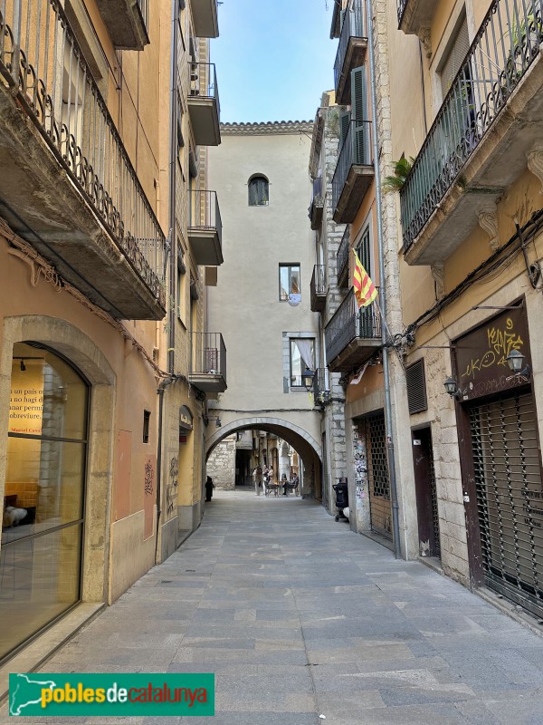 Girona - Pas porxat del carrer Mercaders