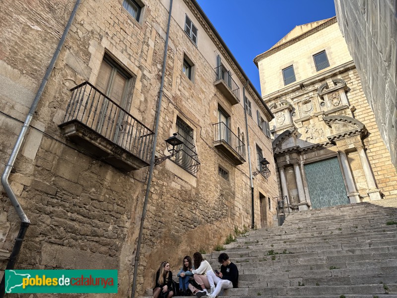 Girona - Església de Sant Martí Sacosta, dalt de l'escalinata