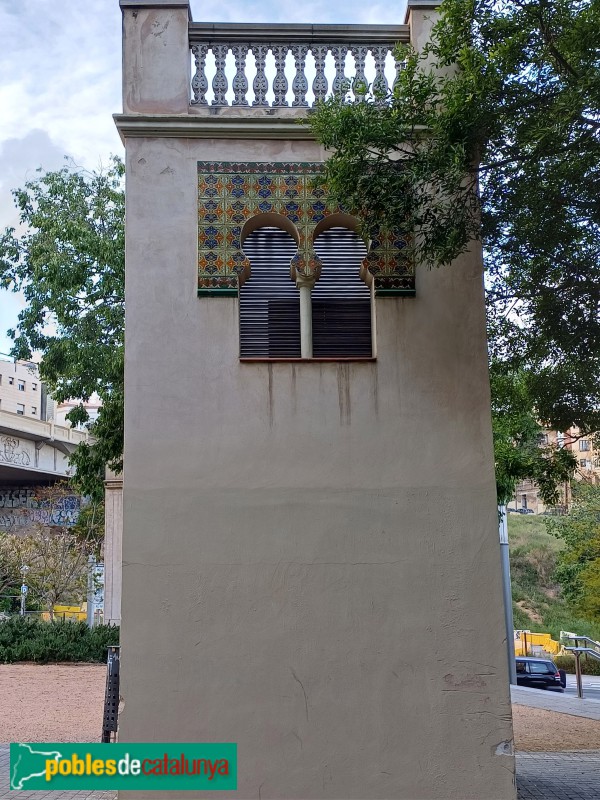 Barcelona - Casa dels Arabescos. Torre aïllada