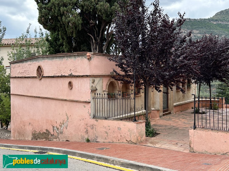 Bigues i Riells del Fai - Església de Sant Vicenç de Riells del Fai. Cementiri