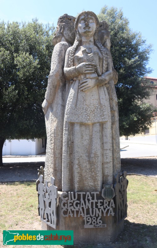 Tona - Monument a la Ciutat Gegantera