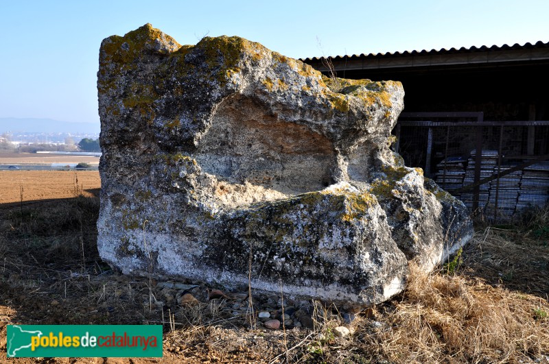 Aiguaviva - Restes de la torre sepulcral