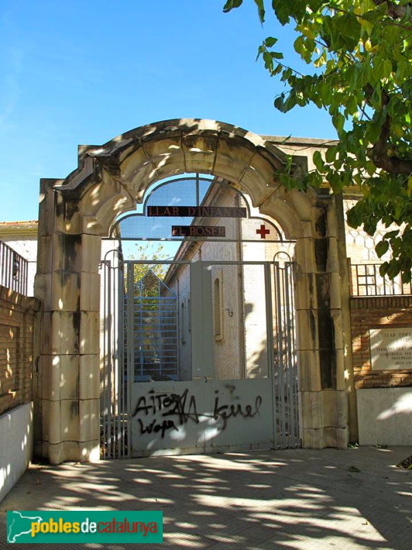 Reus - Porta del desaparegut Palau Miró al Centre Social el Roser