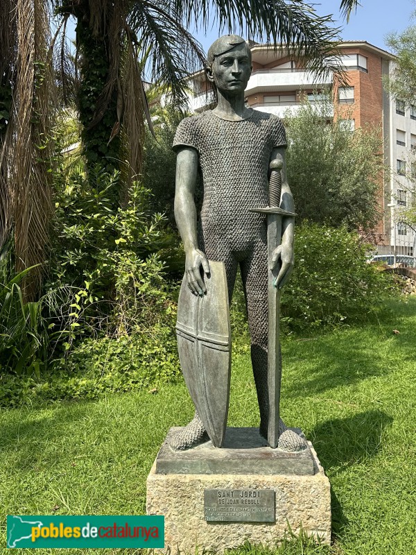 Reus - Escultura Sant Jordi amb cota de malla</i>