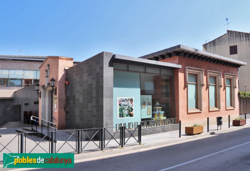 Santa Coloma de Farners - Biblioteca Joan Vinyoli (Foto: Albert Esteves, 2024) Santa Coloma de Farners - Biblioteca Joan Vinyoli