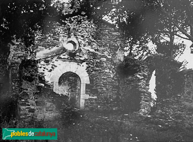 Llambilles - Església de Sant Cristòfol del Bosc abans de la restauració