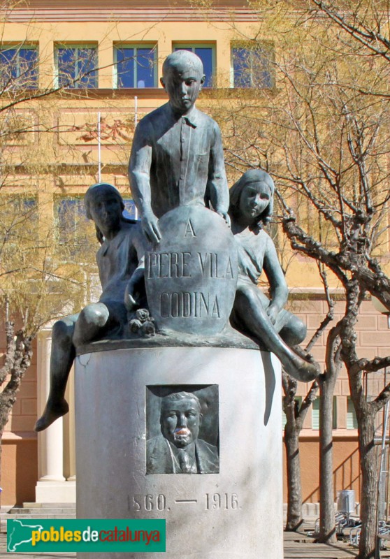 Barcelona - Grup Escolar Pere Vila, escultura de Josep Dunyach dedicada a Pere Vila.