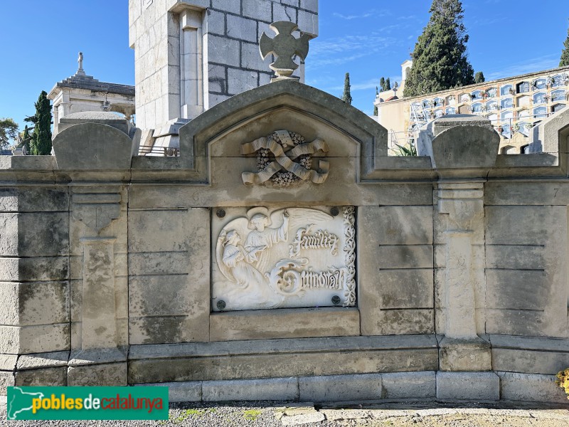 Tarragona - Cementiri. Làpida de la família Guinovart