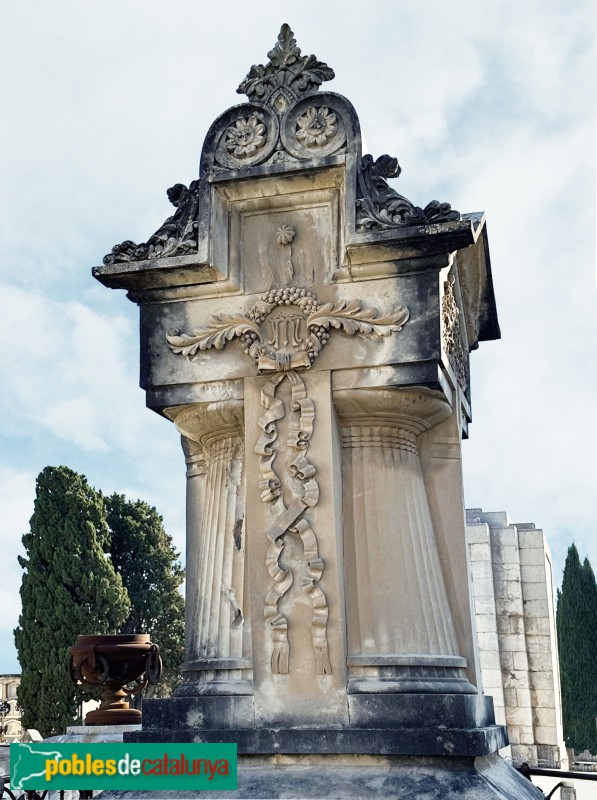 Tarragona - Cementiri. Panteó Guasch