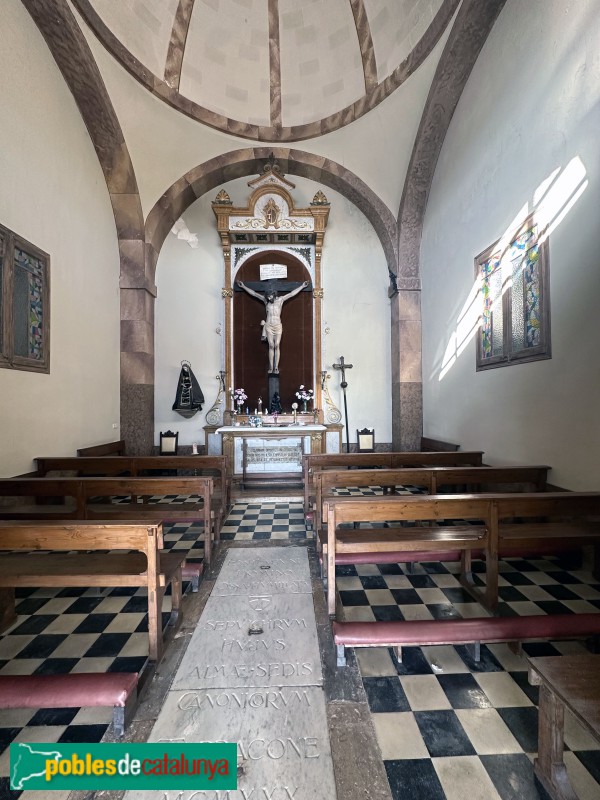 Tarragona - Cementiri. Interior de la capella