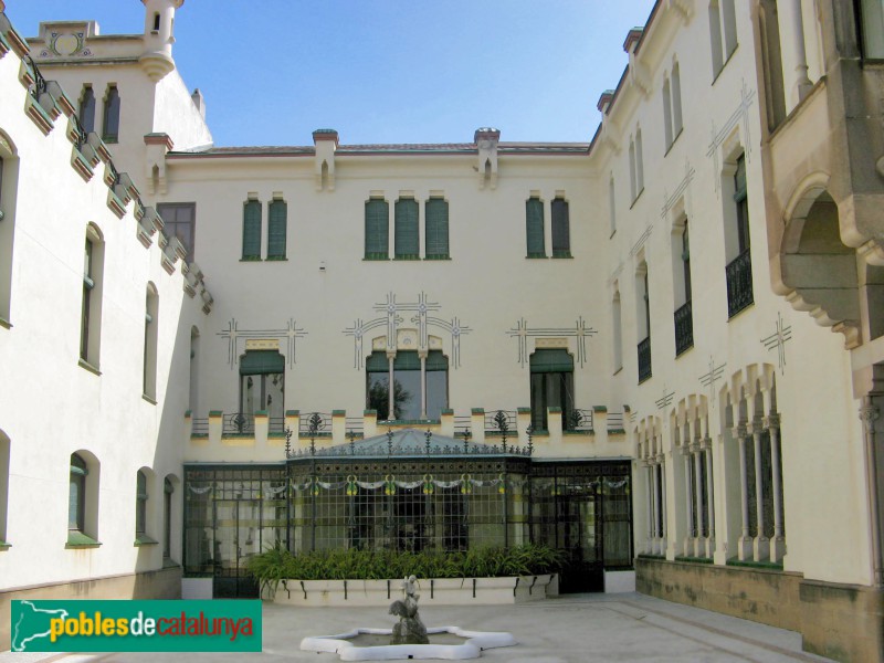 Terrassa - Casa Alegre de Sagrera, façana del jardí