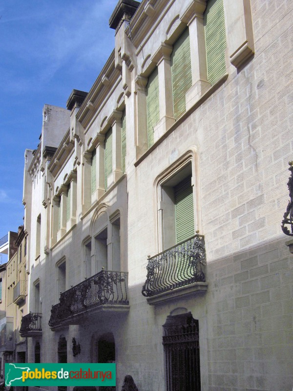 Terrassa - Casa Alegre de Sagrera, façana del carrer de la Font Vella