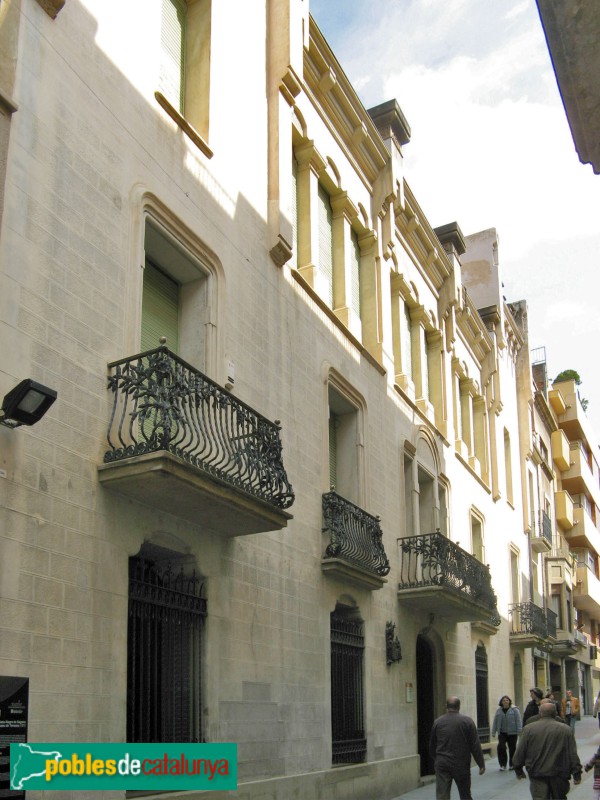 Terrassa - Casa Alegre de Sagrera, façana del carrer de la Font Vella