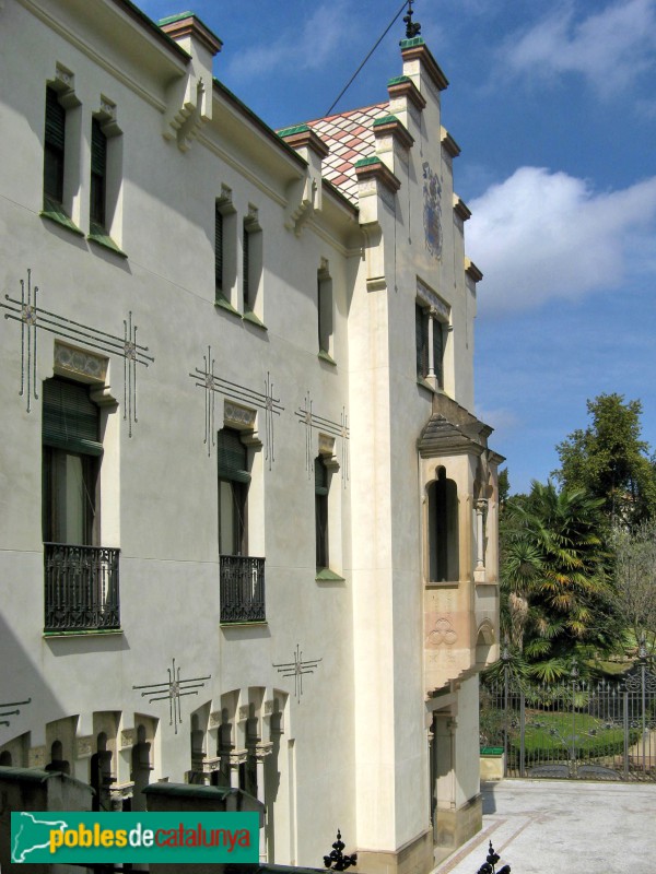 Terrassa - Casa Alegre de Sagrera, la tribuna des del jardí