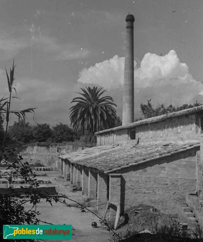 Cambrils - Antiga bòbila (Foto: Montserrat Vidal-Barraquer i Flaquer, 1944) Cambrils - Antiga bòbila